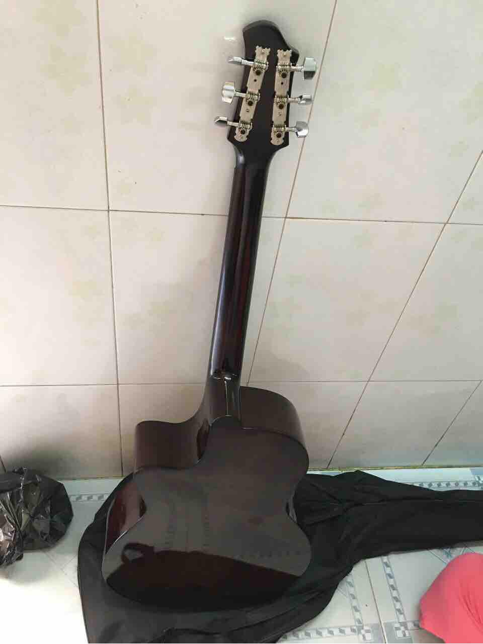 Đàn guitar Acoustic dành cho người mới tập