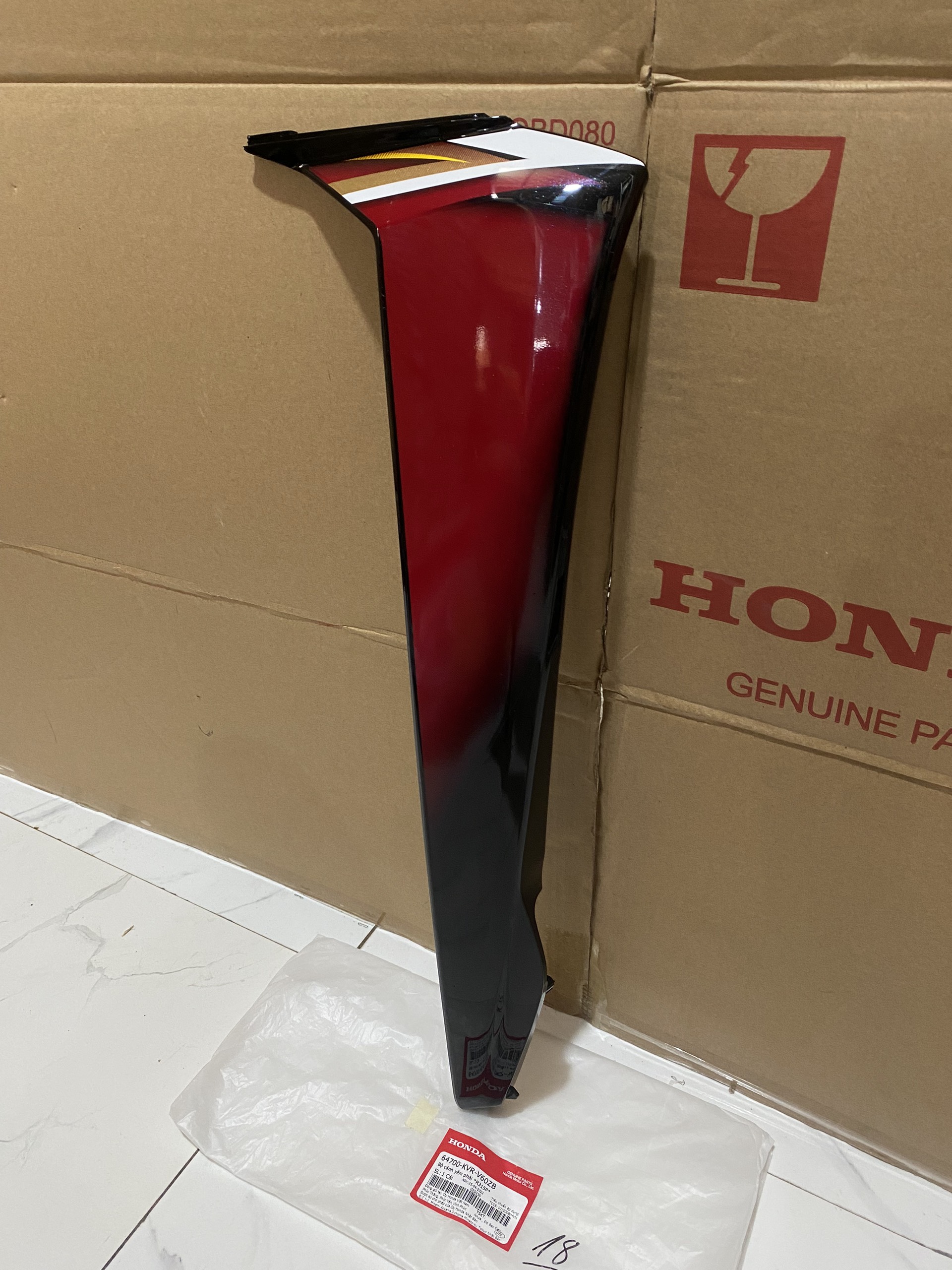 Cánh yếm phải Wave RSX 100 Năm 2008 màu Đỏ đen *R315P* (64700KVRV60ZB)