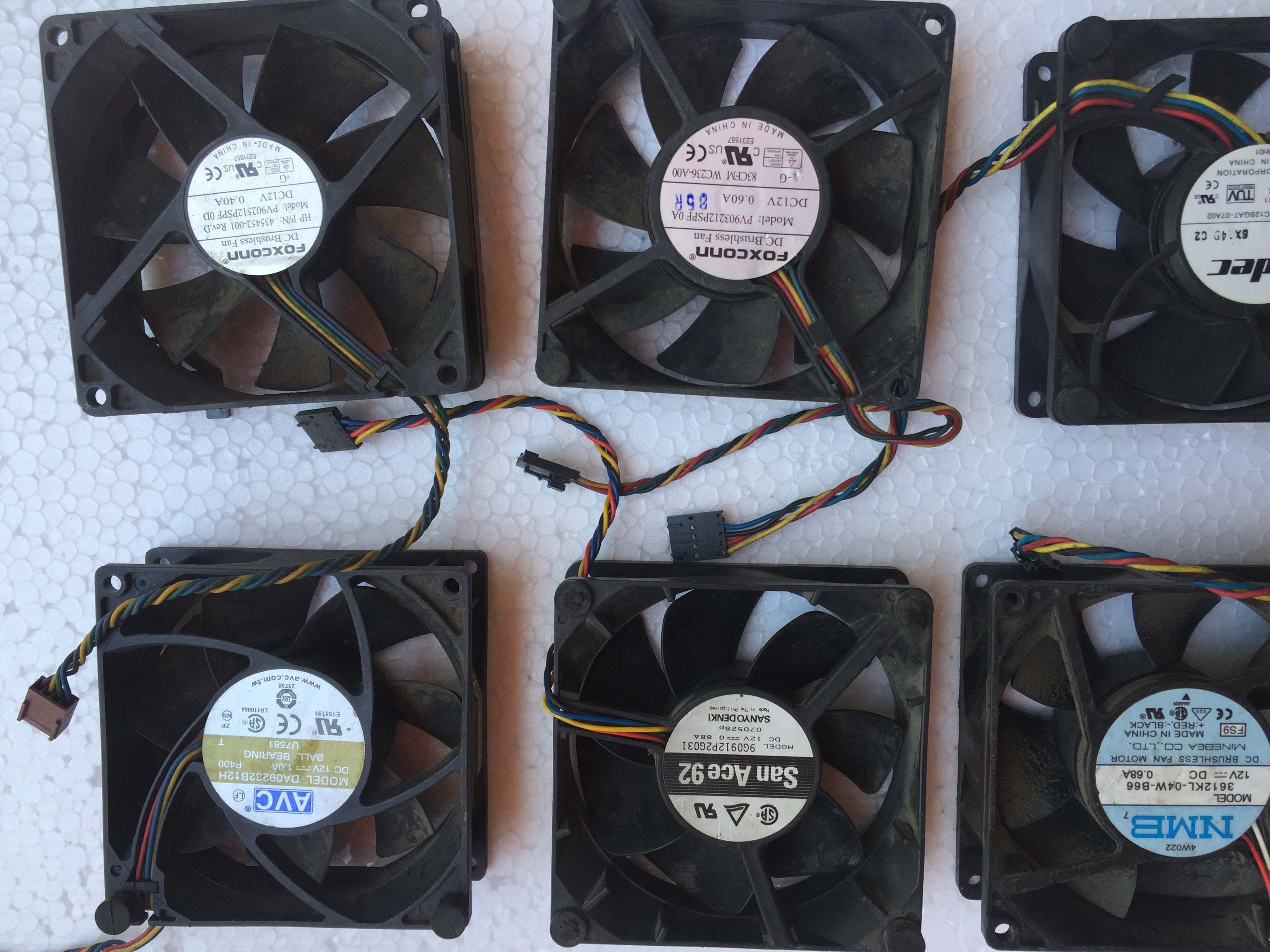 Quạt tản nhiệt 12V kích thước 9x9cm dòng điện 1.5A-2A