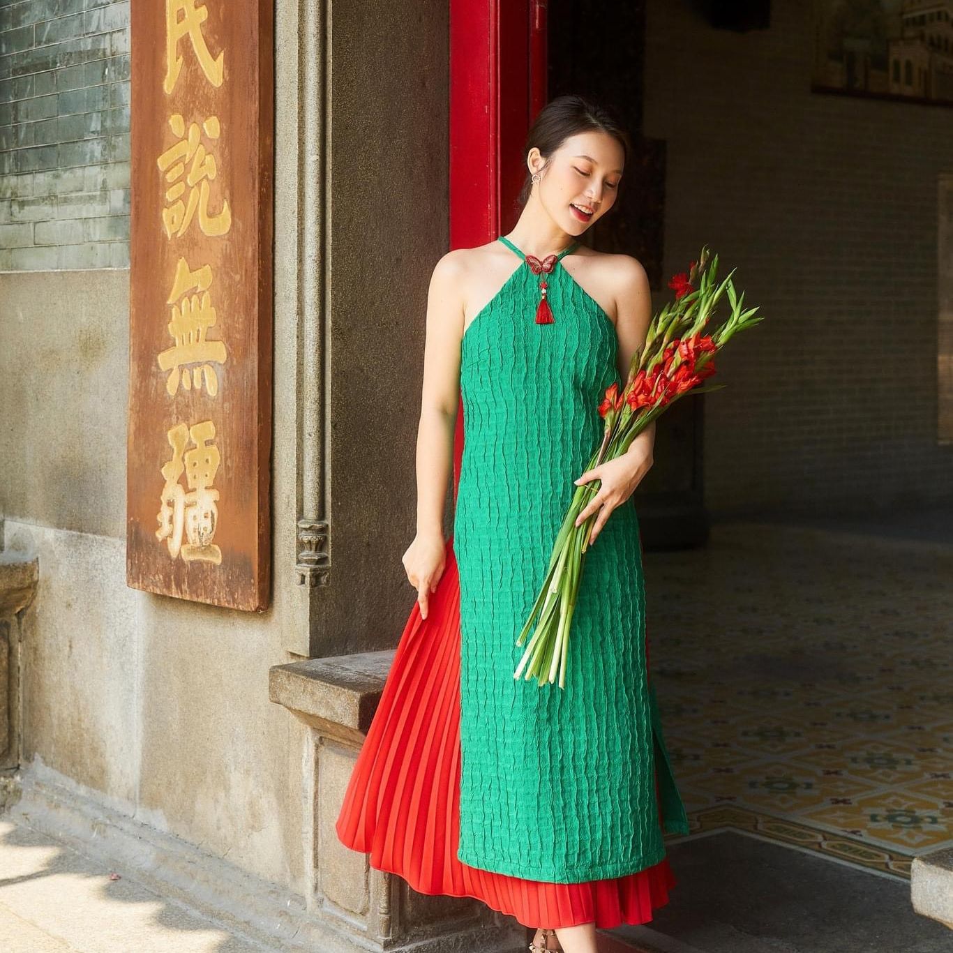 Oceana London - Chân váy xếp ly đỏ
