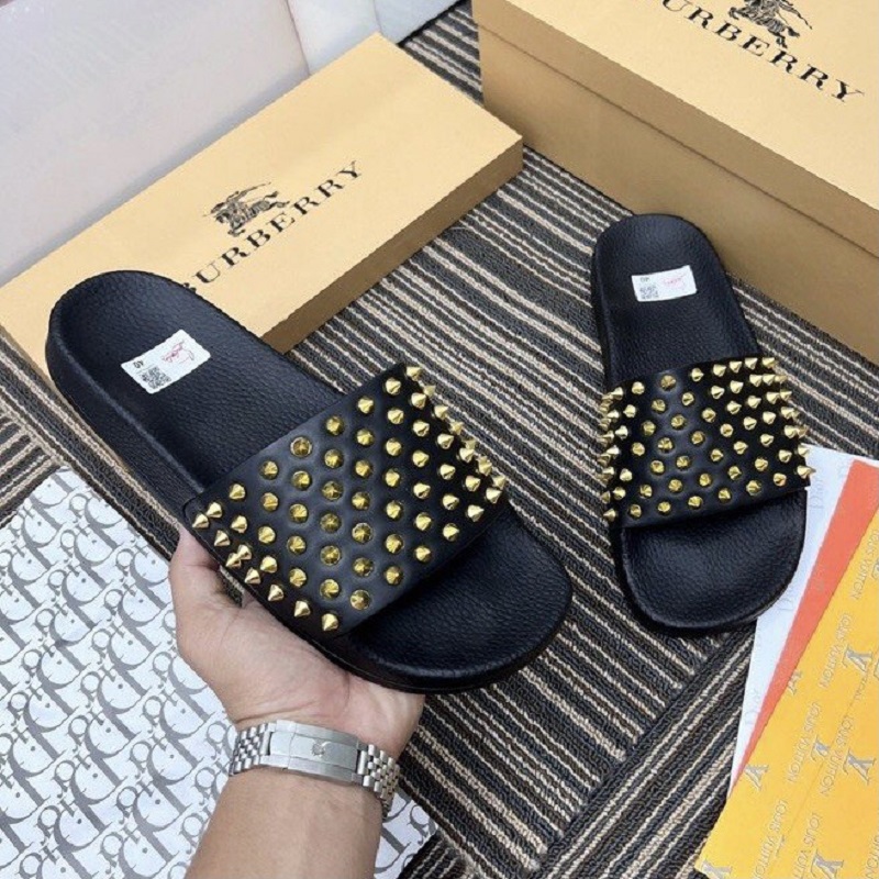 Dép quai ngang đính đinh Loubotin phong cách boy phố,dép Louboutin đính đá quai da chắc chắn