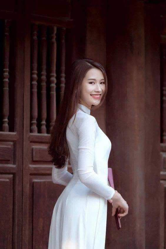 Áo dài trắng kèm quần