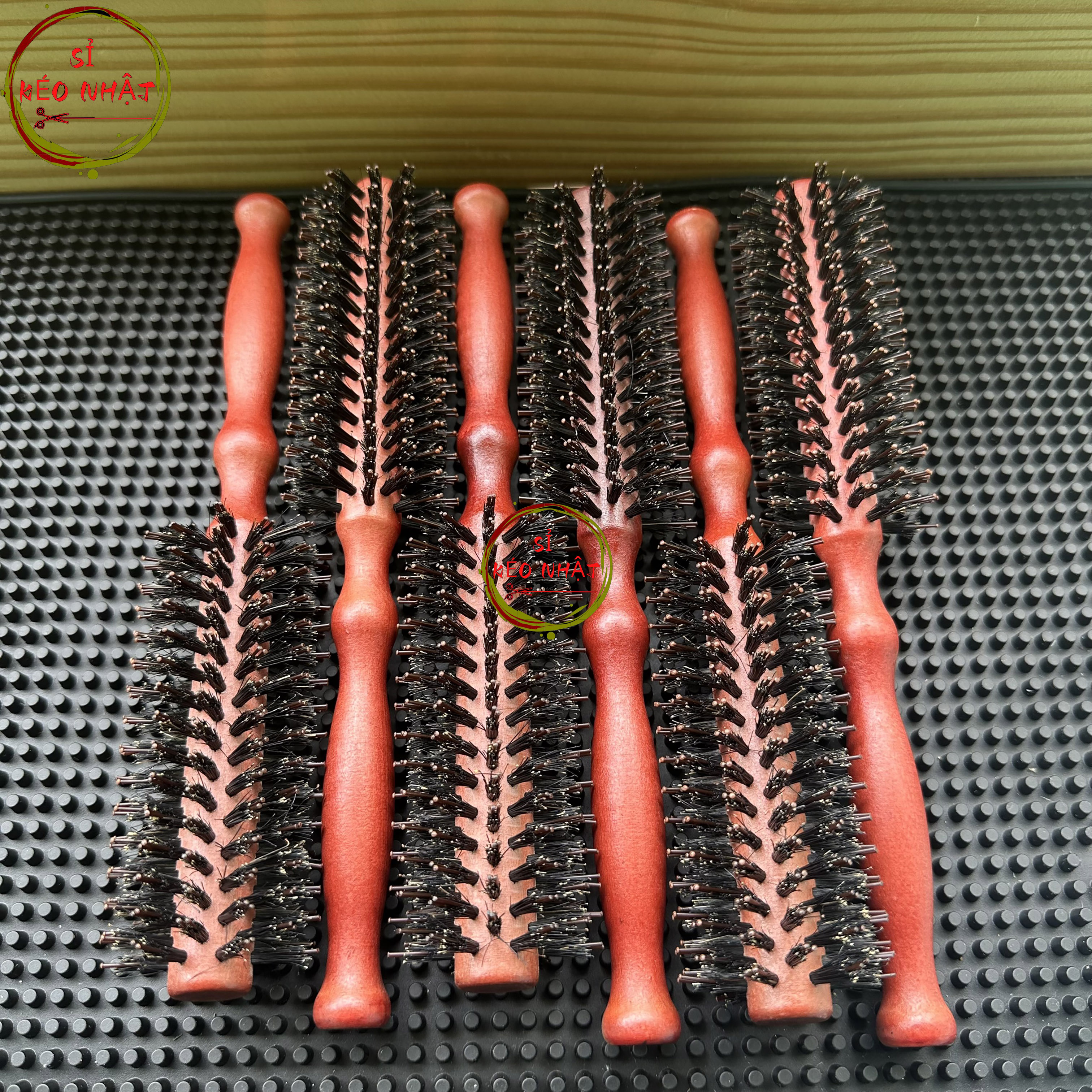 lược tròn sấy tóc tạo kiểu tóc cán gỗ