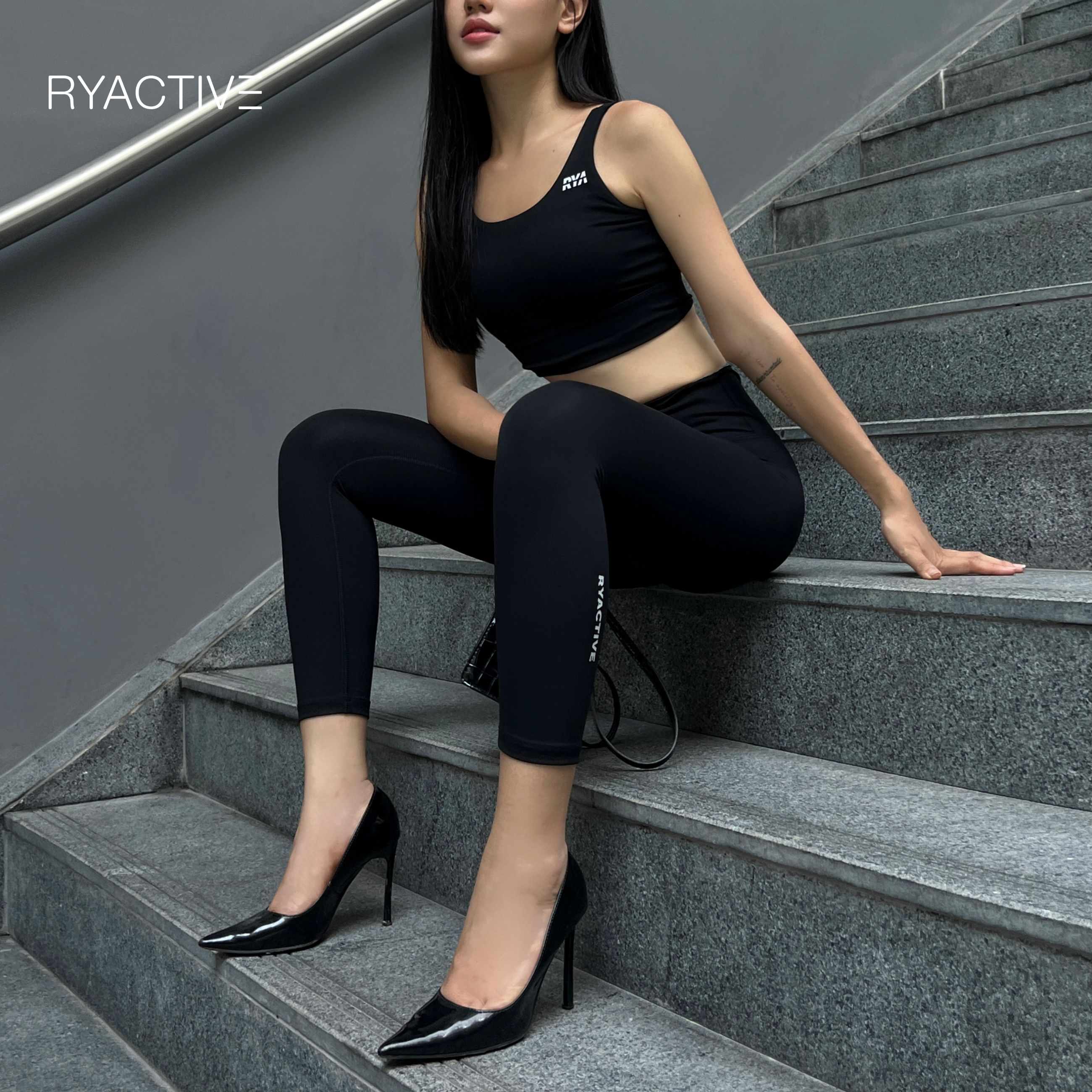 Quần legging thể thao dáng lửng RYACTIVE - MEDIUM LEGGING Black