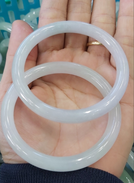 [HCM]Vòng ngọc phỉ thúy tự nhiên đẹp y hình hình thật đủ size (shop sẻ gọi tư vấn size)