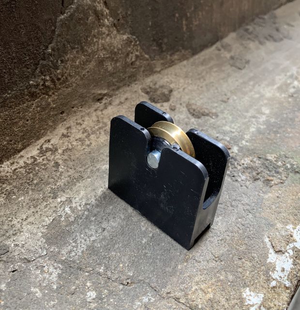 2 cái Bánh xe cửa sổ lùa nhôm