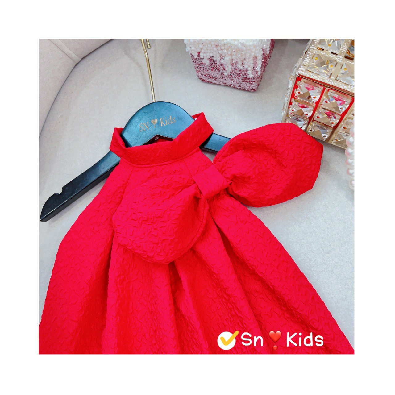 VÁY XỐP CỔ YẾM NƠ LỆCH VAI (10-30KG)