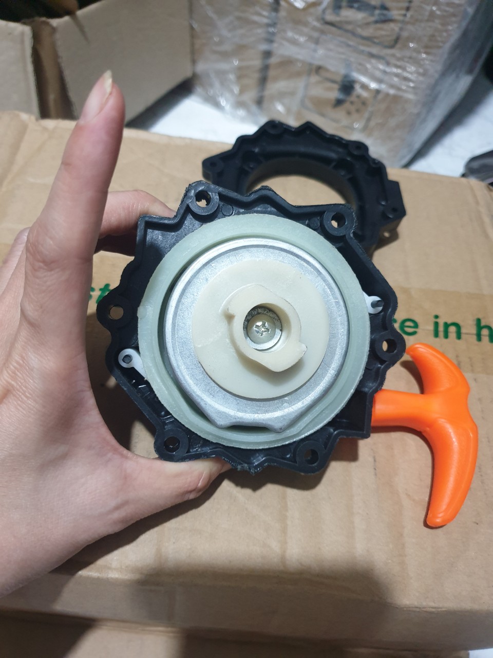 Bộ chụp giật ( khởi động) máy cắt cỏ 260 trợ lực ( 4 ốc - 2 chấu)