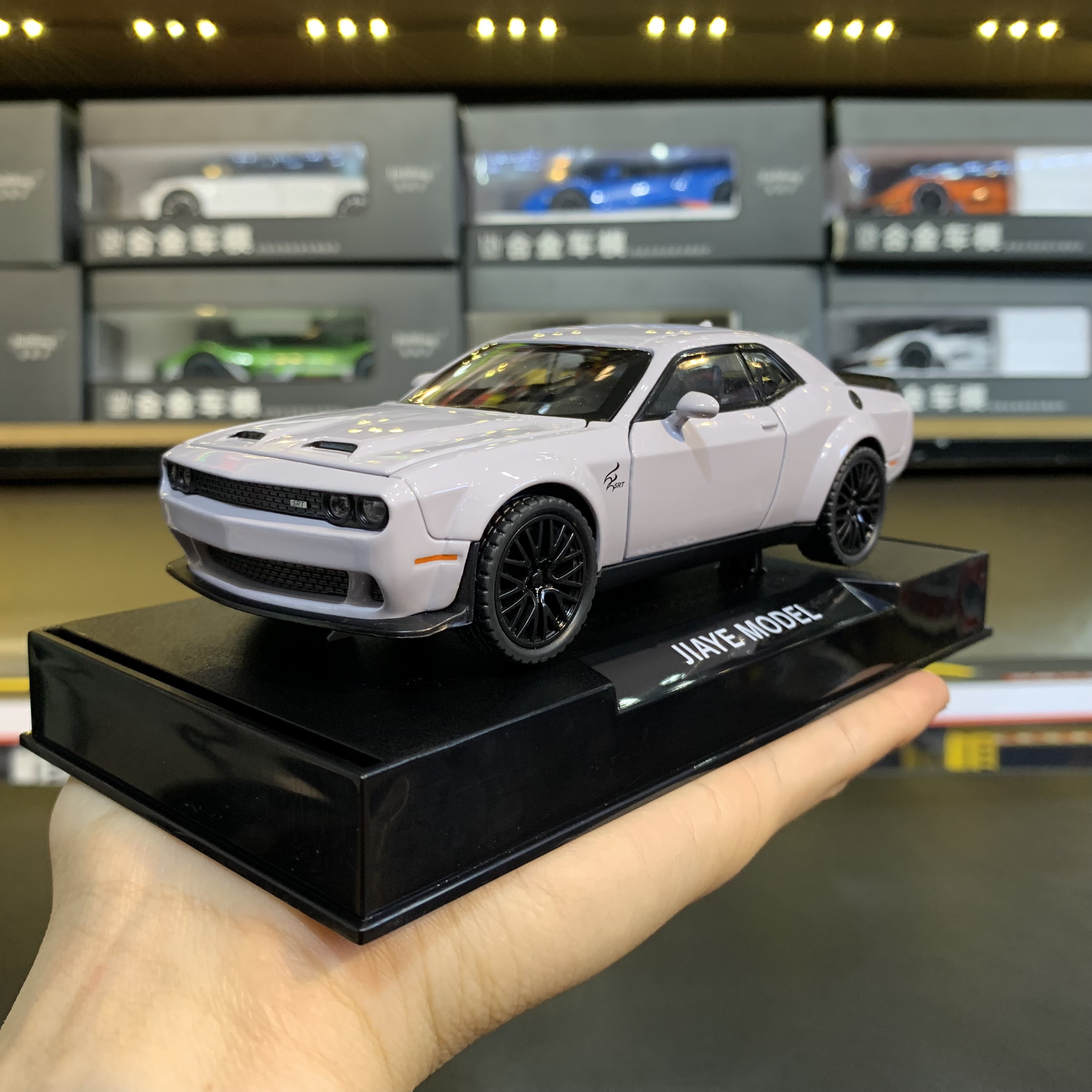 Mô hình xe Dodge Challenger SRT Hellcat 2023 tỉ lệ 1:32 Double Horses