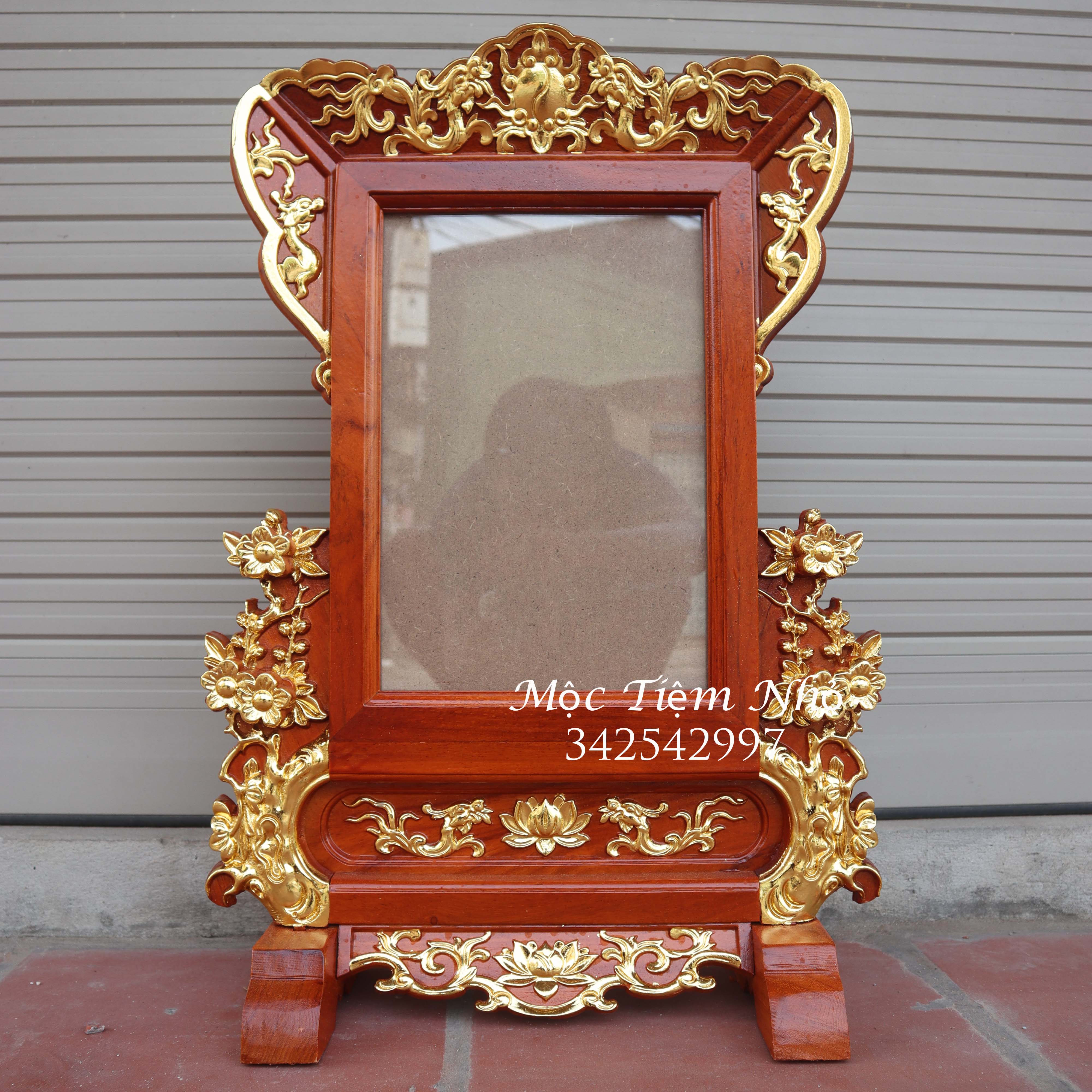 Khung ảnh thờ hoa mai gỗ gõ khung hình thờ gia tiên