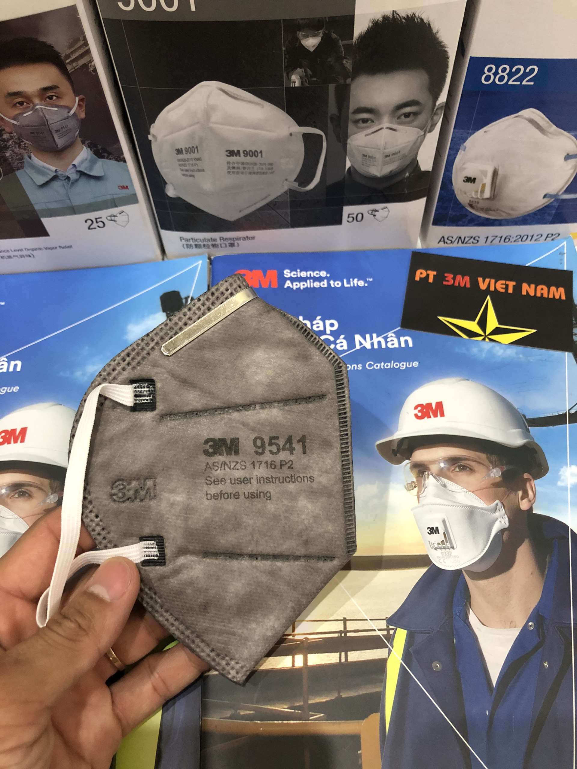Khẩu trang 3M 9541 kháng khuẩn than hoạt tính