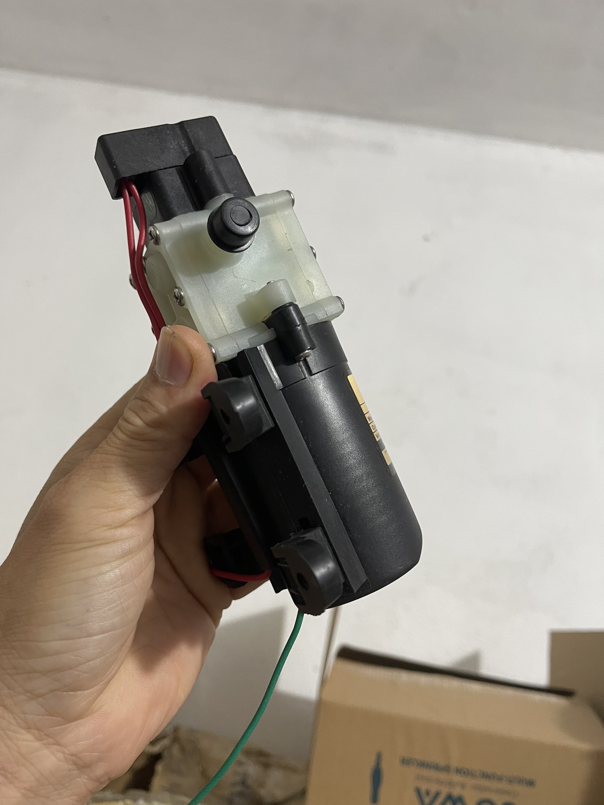 Máy bơm 12v tăng áp tự động ngắt