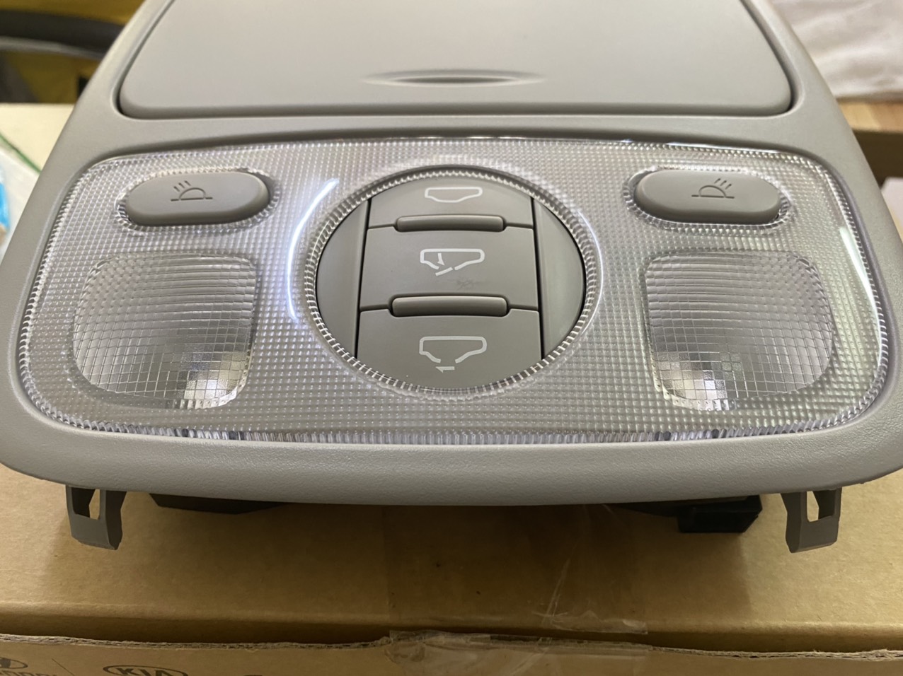 ĐÈN TRẦN TRƯỚC KIA CARENS