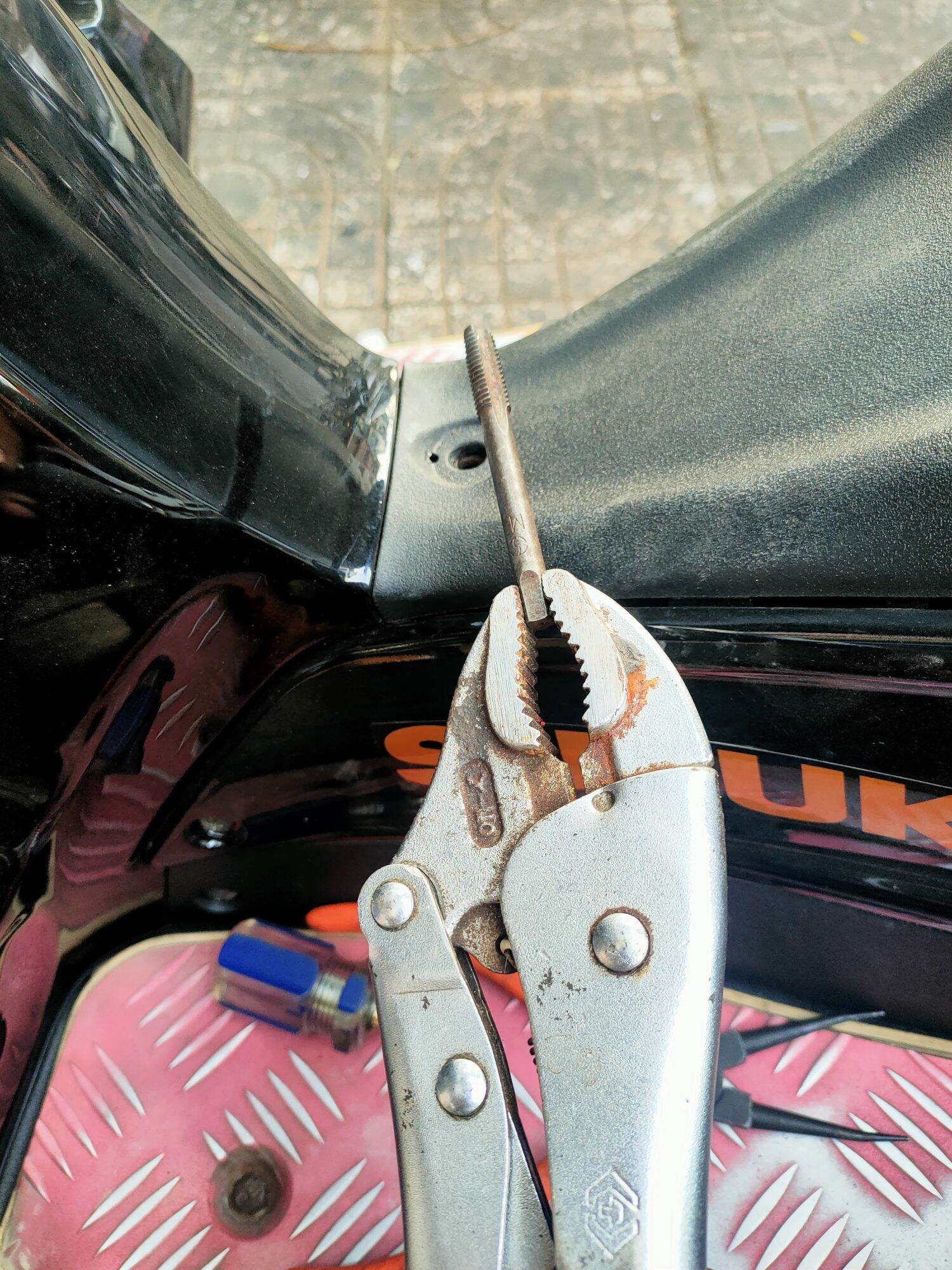 Baga giữa suzuki Hayate