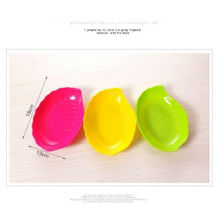 Set 2 đĩa hình chiếc lá bằng nhựa  đựng hoa quả