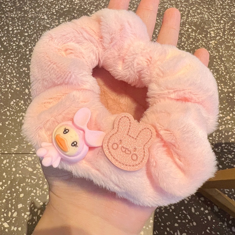 Cột tóc lông gấu hồng cute