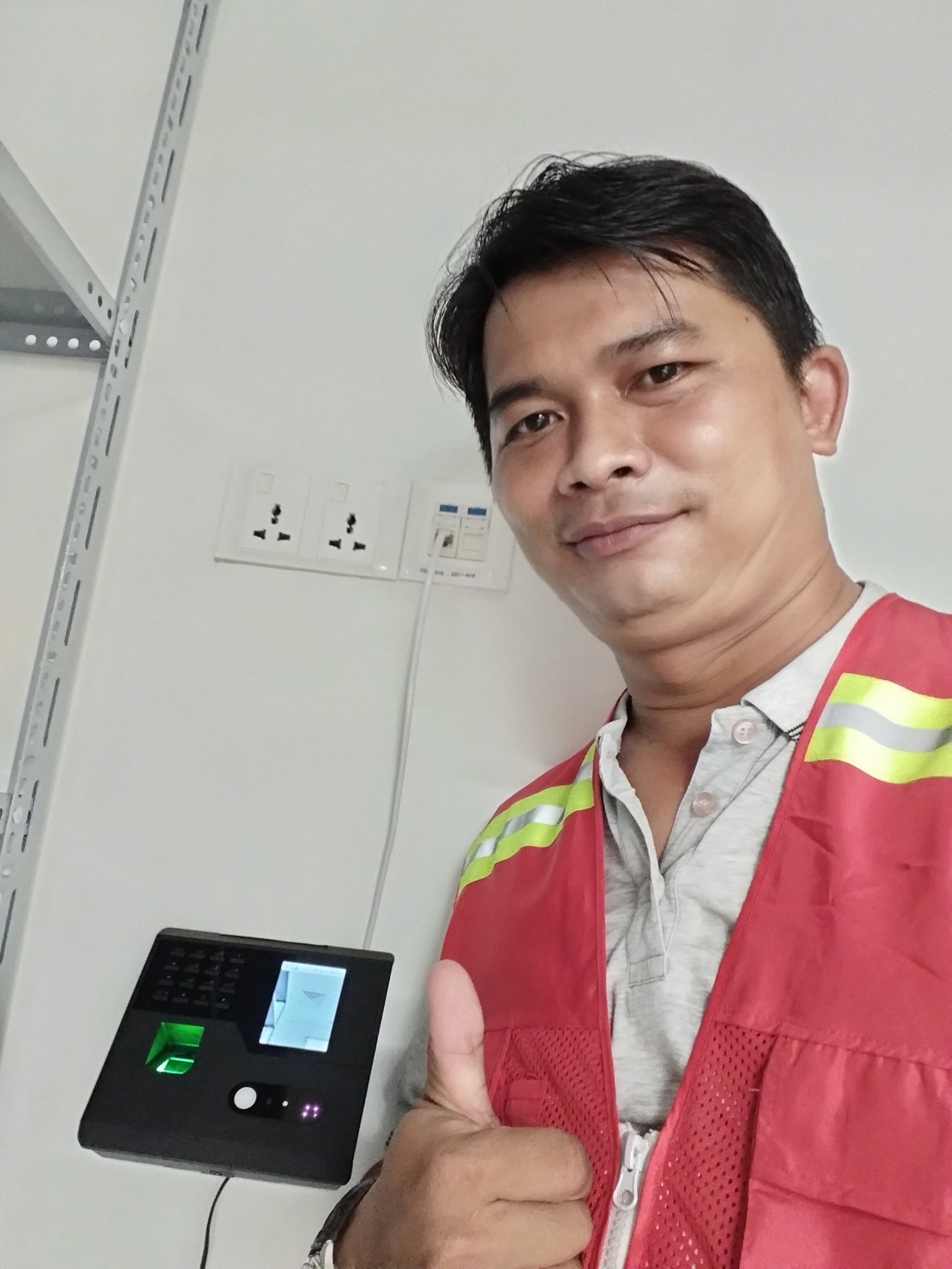[FA 110] MÁY CHẤM CÔNG KHUÔN MẶT giá rẻ . Phù hợp sử dụng cho ít nhân viên , thao tác đăng ký dễ dàng