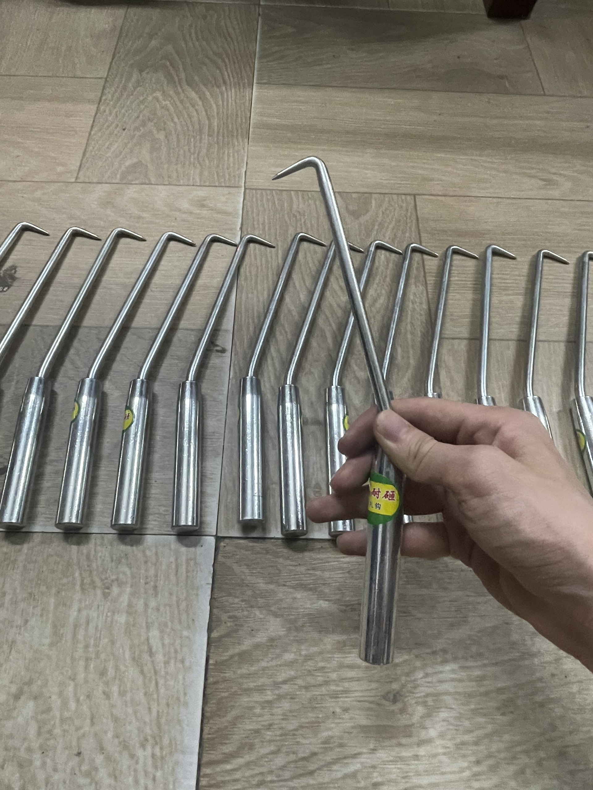 Móc xoay buộc dây thép