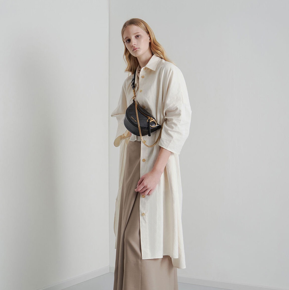 Túi Charles & keith bán nguyệt cực hót