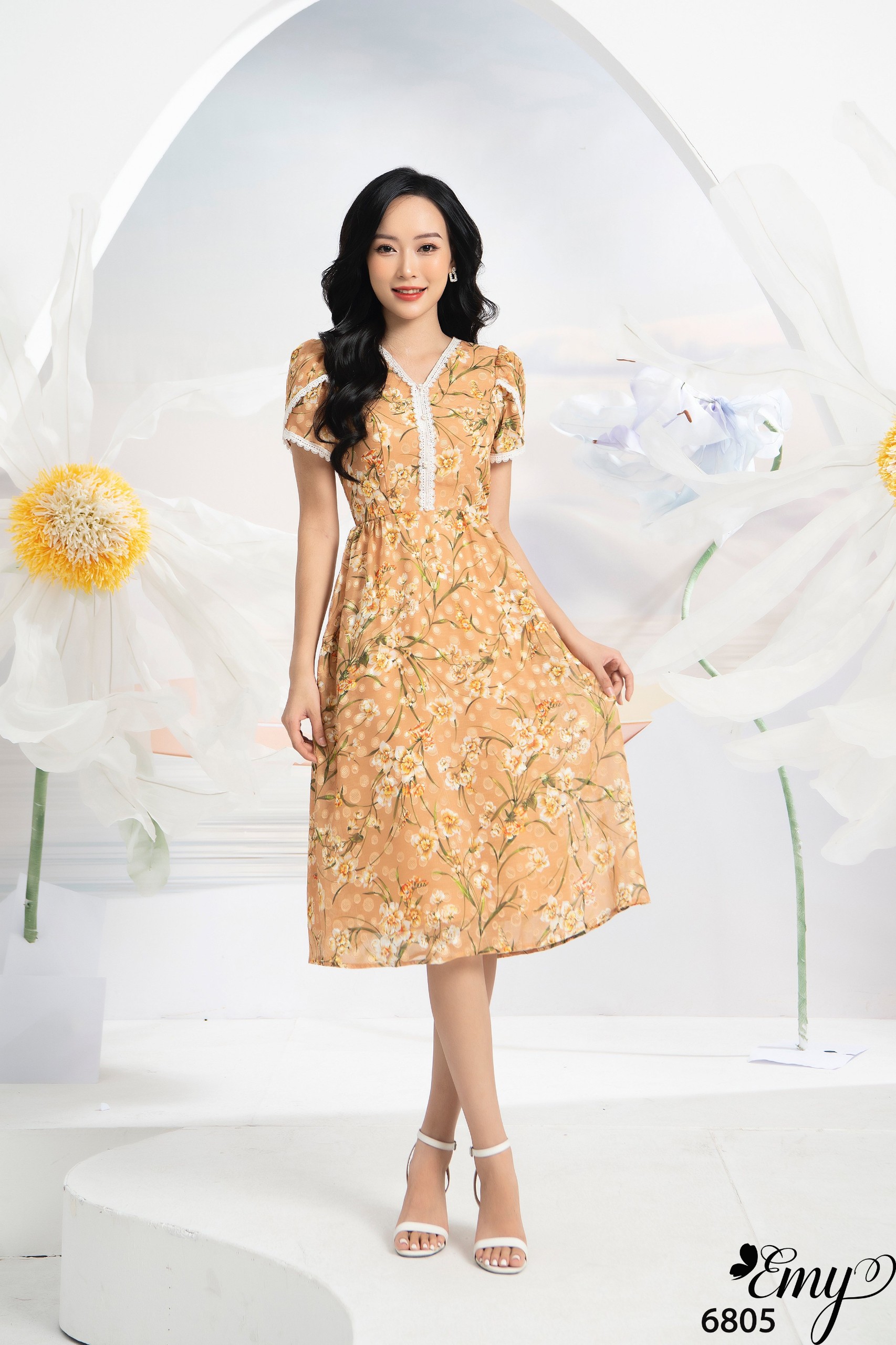 Đầm EMY EM6805 Xoè Cổ V Phối Ren