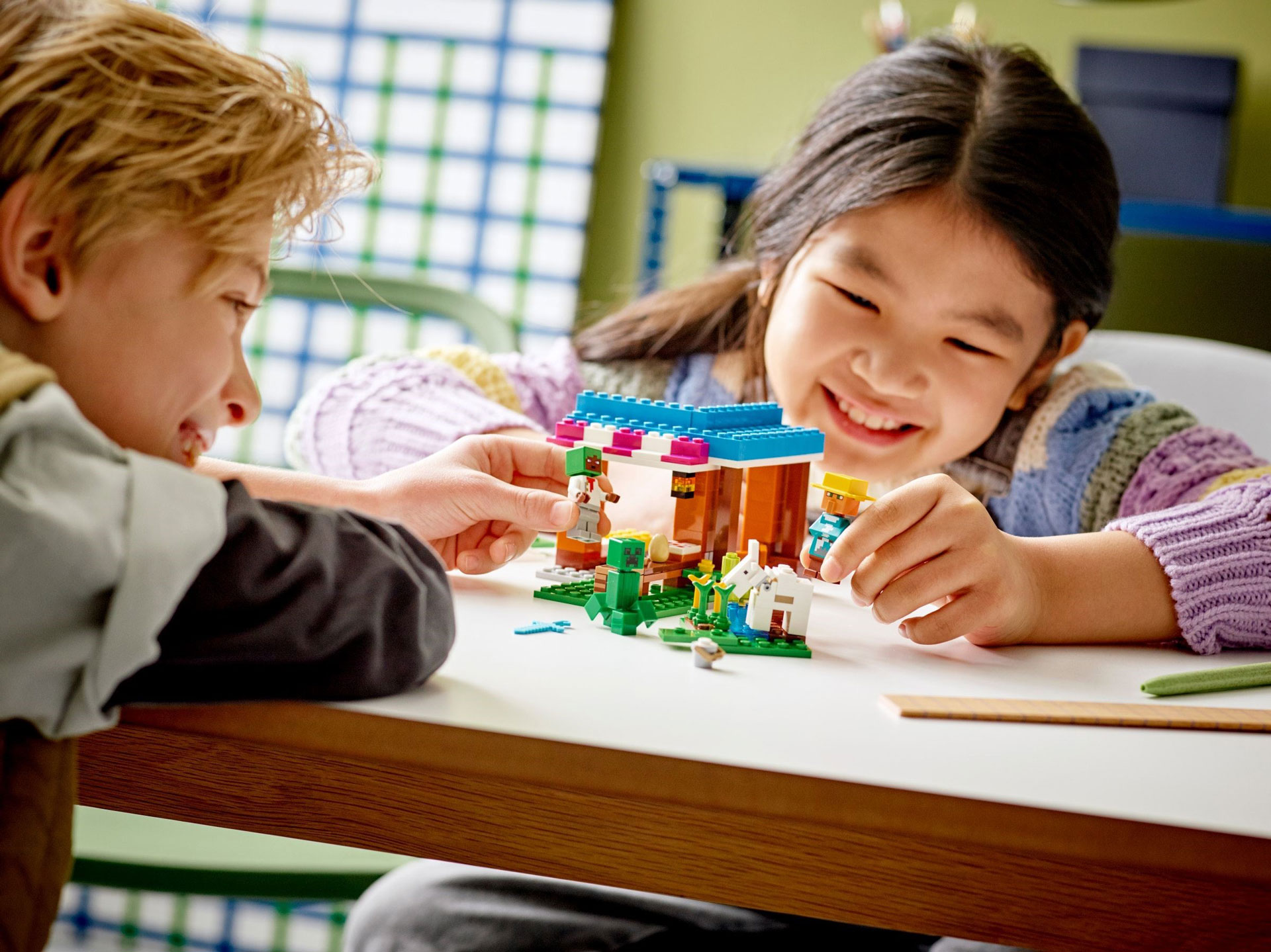 LEGO Minecraft 21184 Tiệm bánh