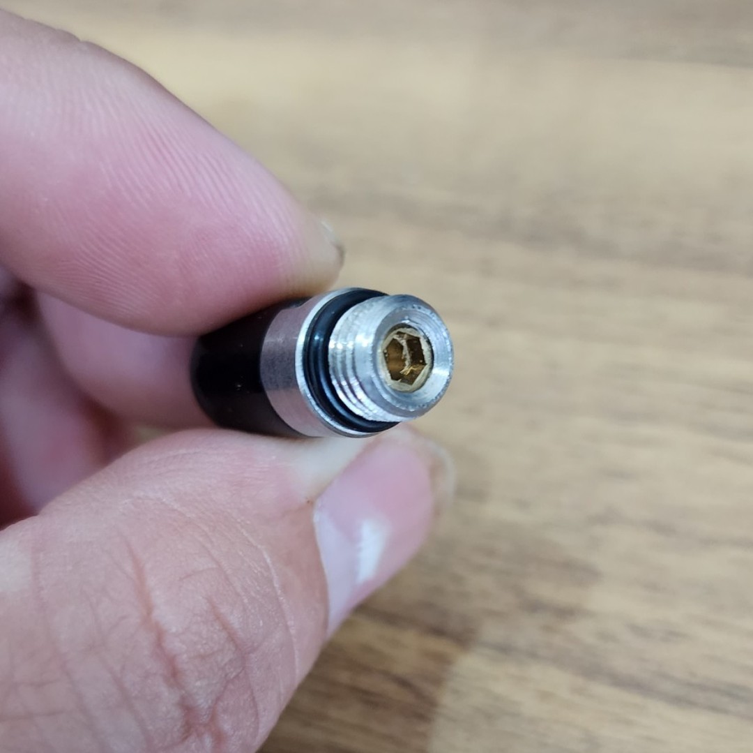 Van nạp một chiều chân 8mm