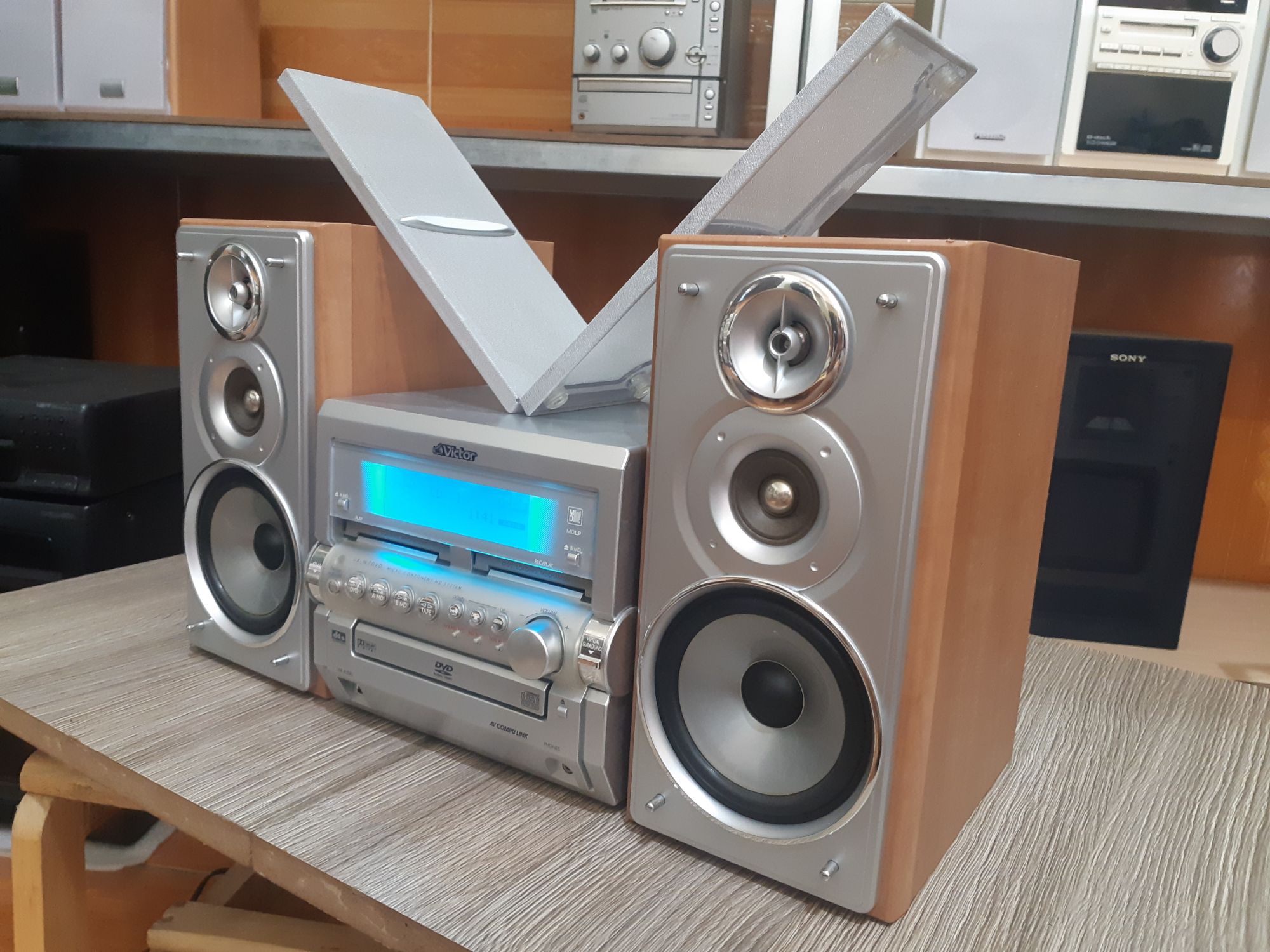 Dàn mini Victor CA-UXW7DVD-M quá chất