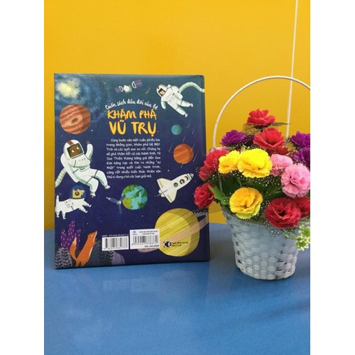 Cuốn sách đầu đời của bé - Khám phá vũ trụ