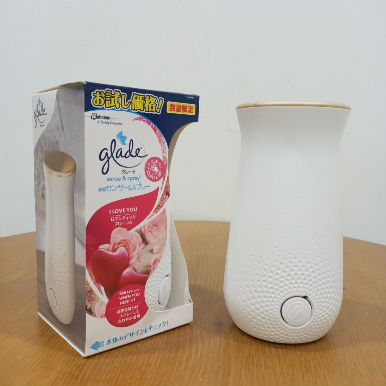 Máy Xịt Thơm Phòng Tự Động GLADE Nhật Bản