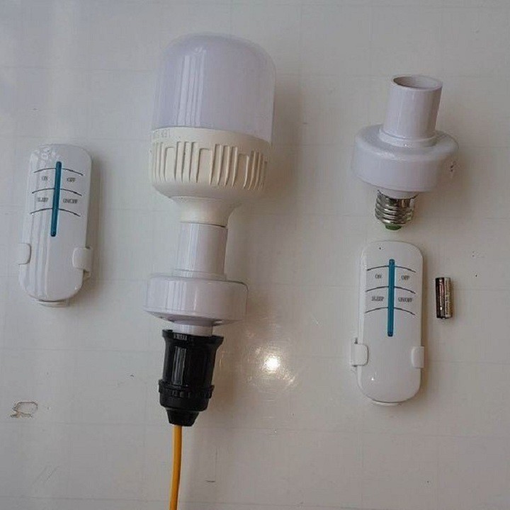 [Có bán kèm bóng LED] Đui Đèn Điều Khiển Từ Xa (Tặng kèm pin tiểu)