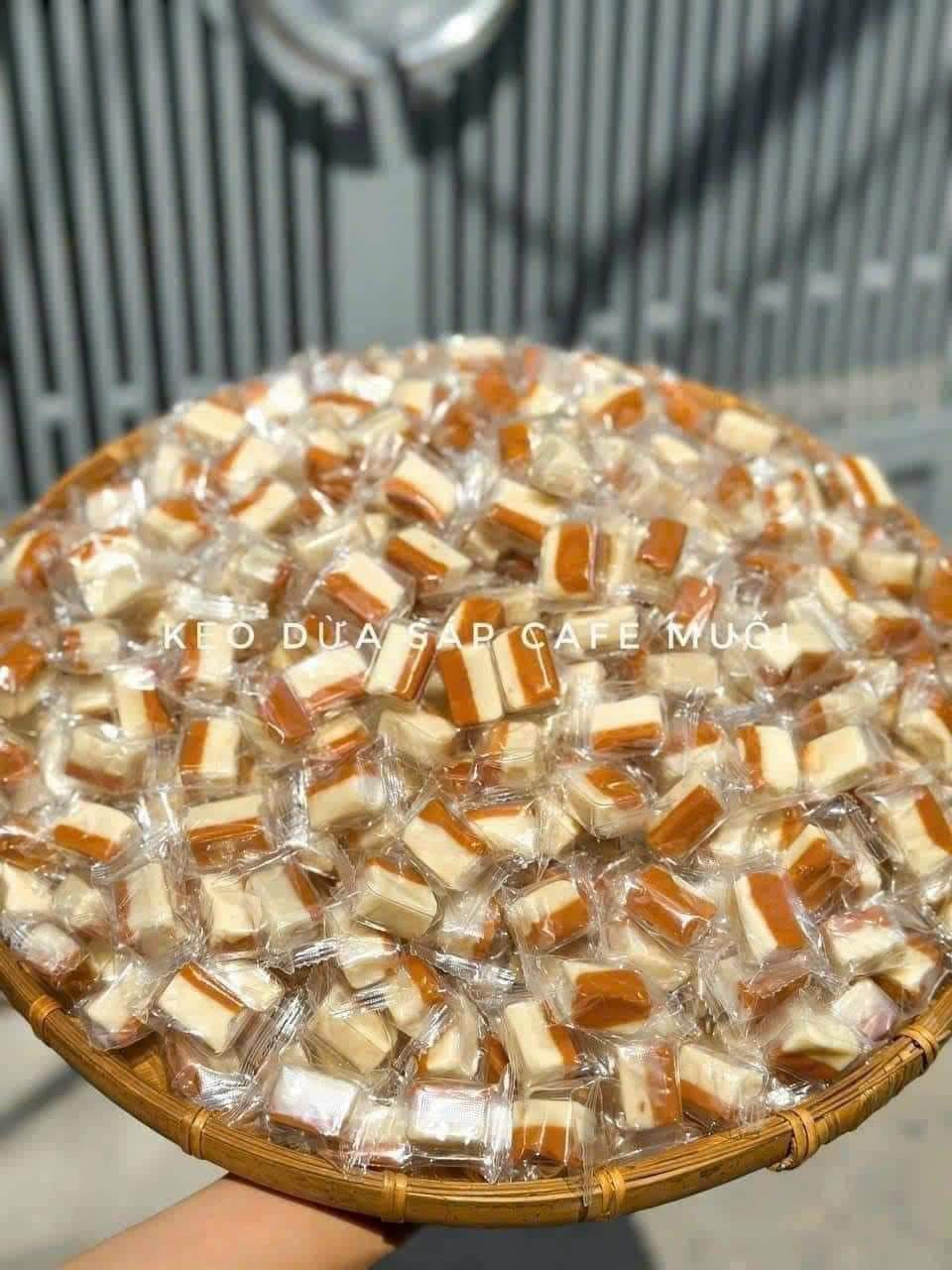 (Freeship) 1kg Kẹo dừa sáp cà phê muối Bến Tre