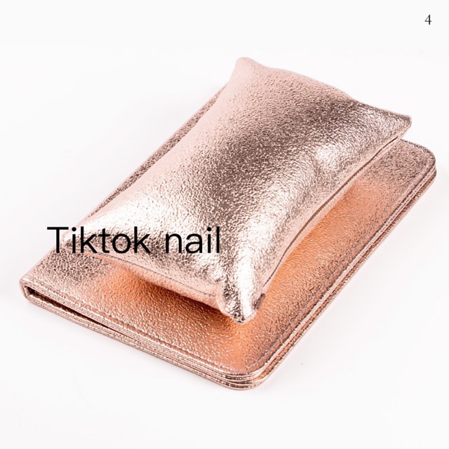 Gối kê tay làm nail với thảm có thể làm chụp ảnh mẫu nail
