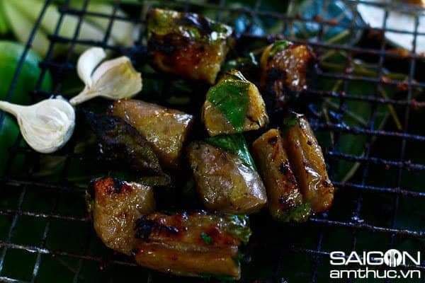 Nem chua (14 cái/xâu) - Đặc sản Nha Trang