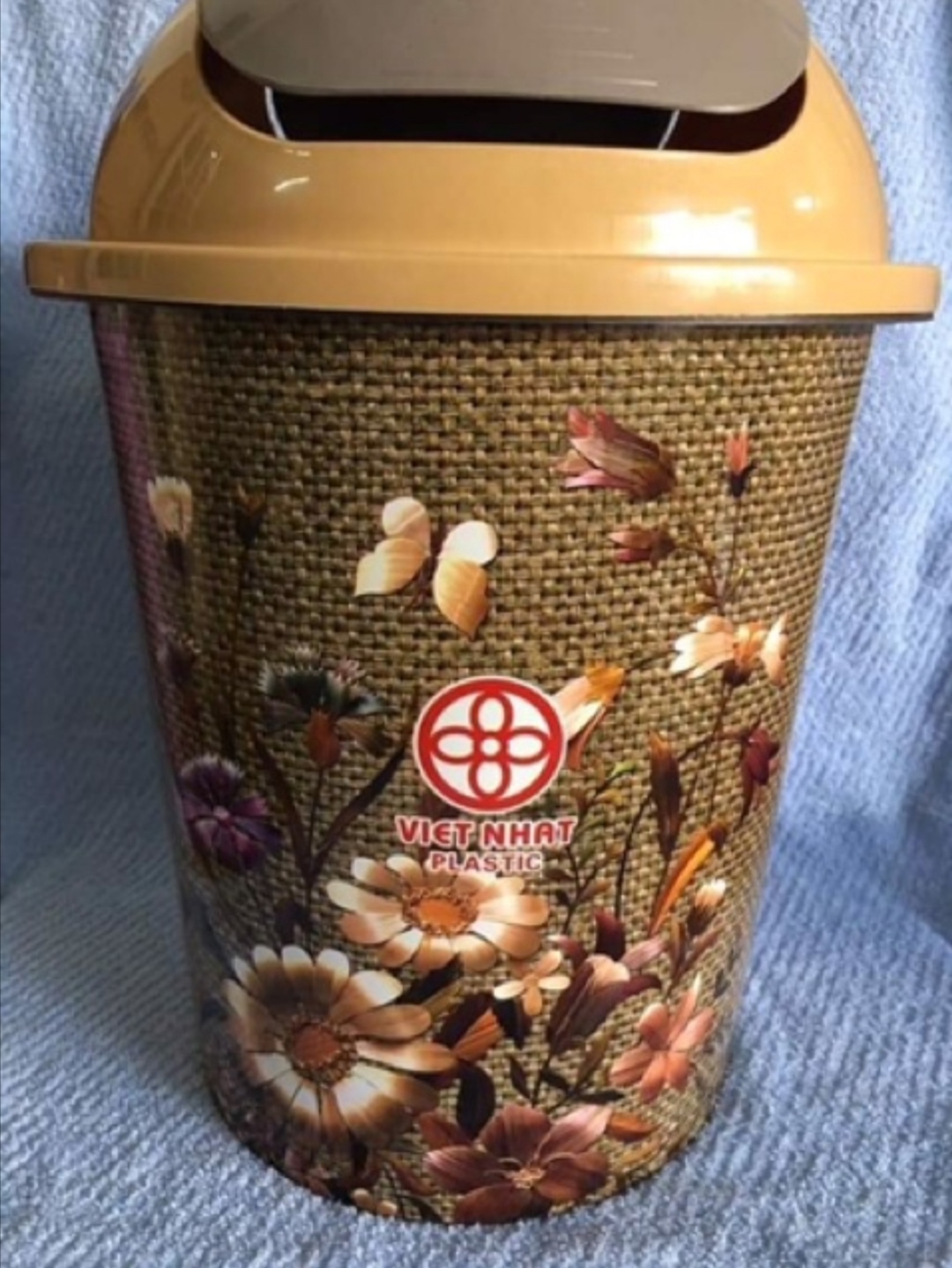 Thùng rác nhựa Việt Nhật cao cấp, có nặp lật. Đường kính 24cm, cao 35cm