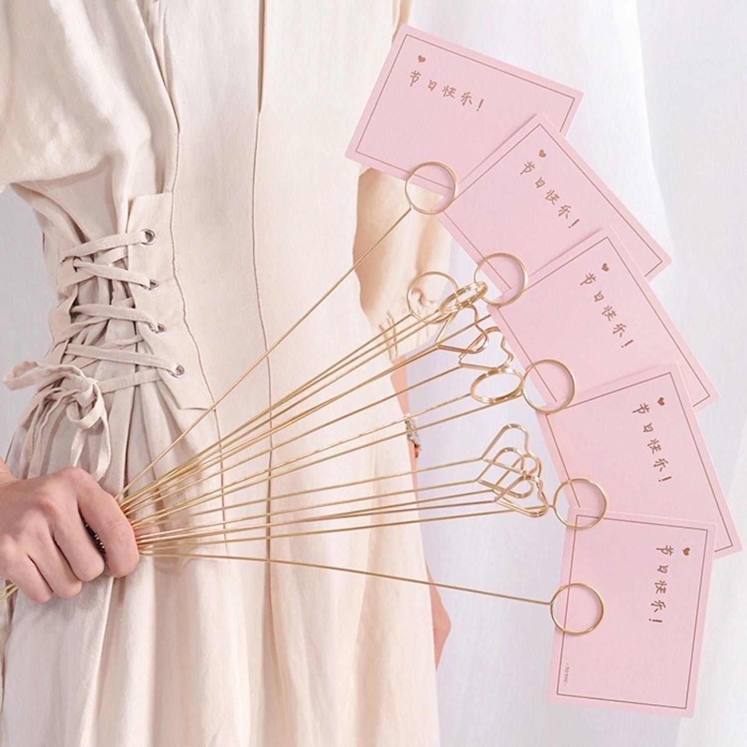 Cây cài thiệp cho bó hoa
