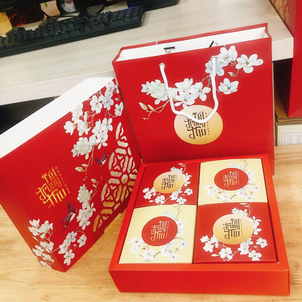 HỘP ĐỰNG BÁNH TRUNG THU NGUYỆT LAN( gồm 4 hộp bánh con và túi xách)