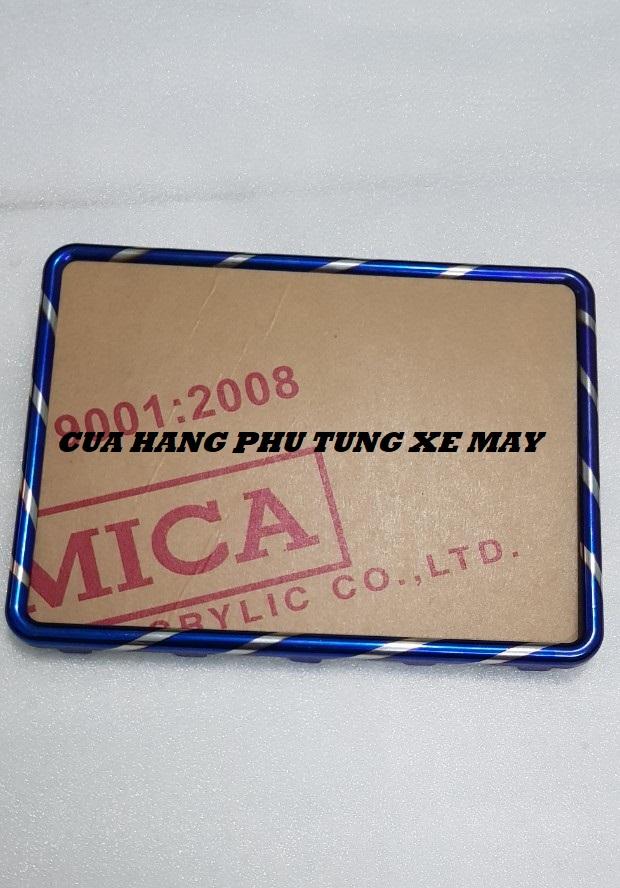 Trọn bộ khung biển số và ốp mica viền titan trắng xanh cao cấp