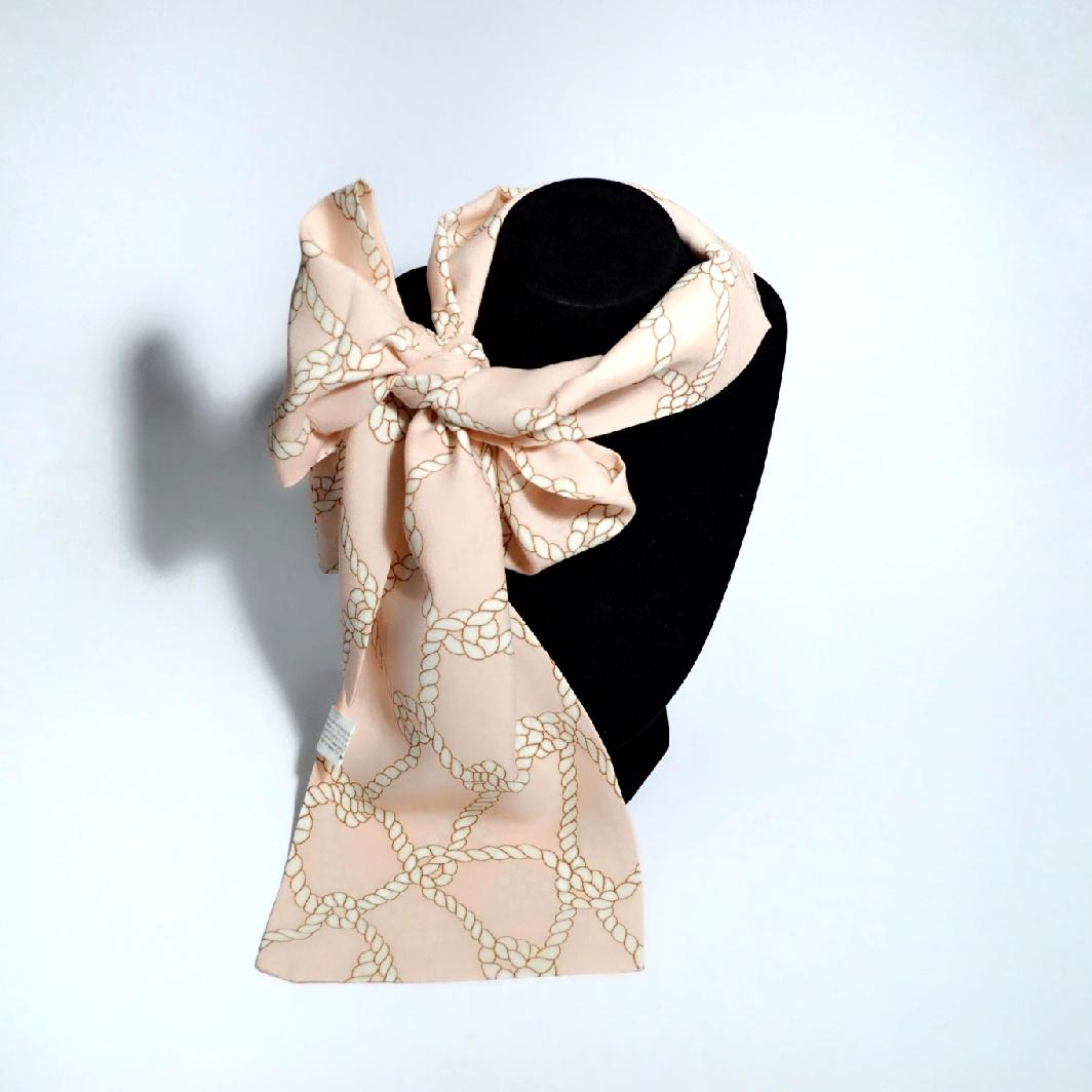 Khăn lụa thắt nơ cho dân công sớ