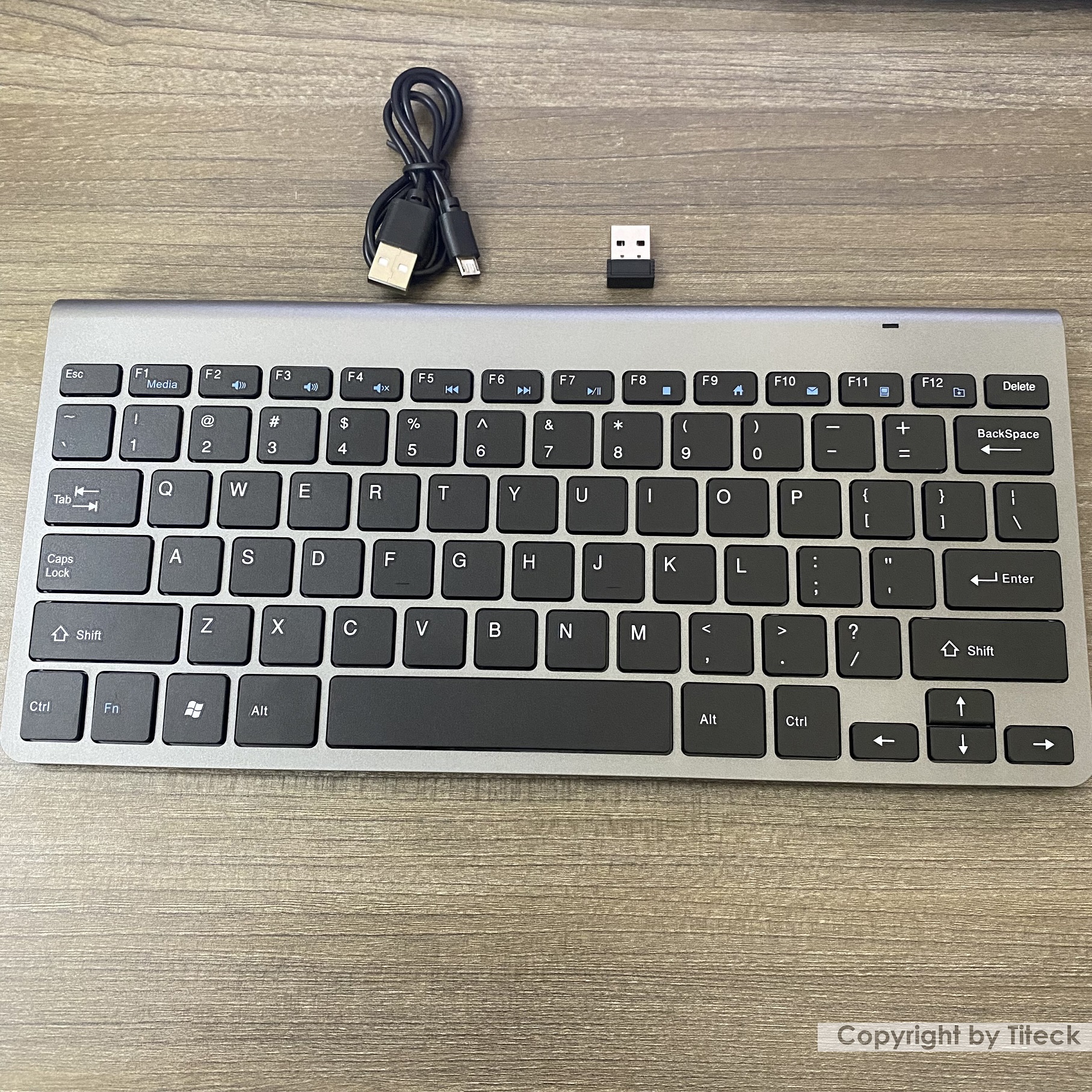 Bàn phím không dây cao cấp dùng cho laptop, PC, Smart TV tăng kèm miếng phủ silicon bảo vệ chống nước, bụi bẩn