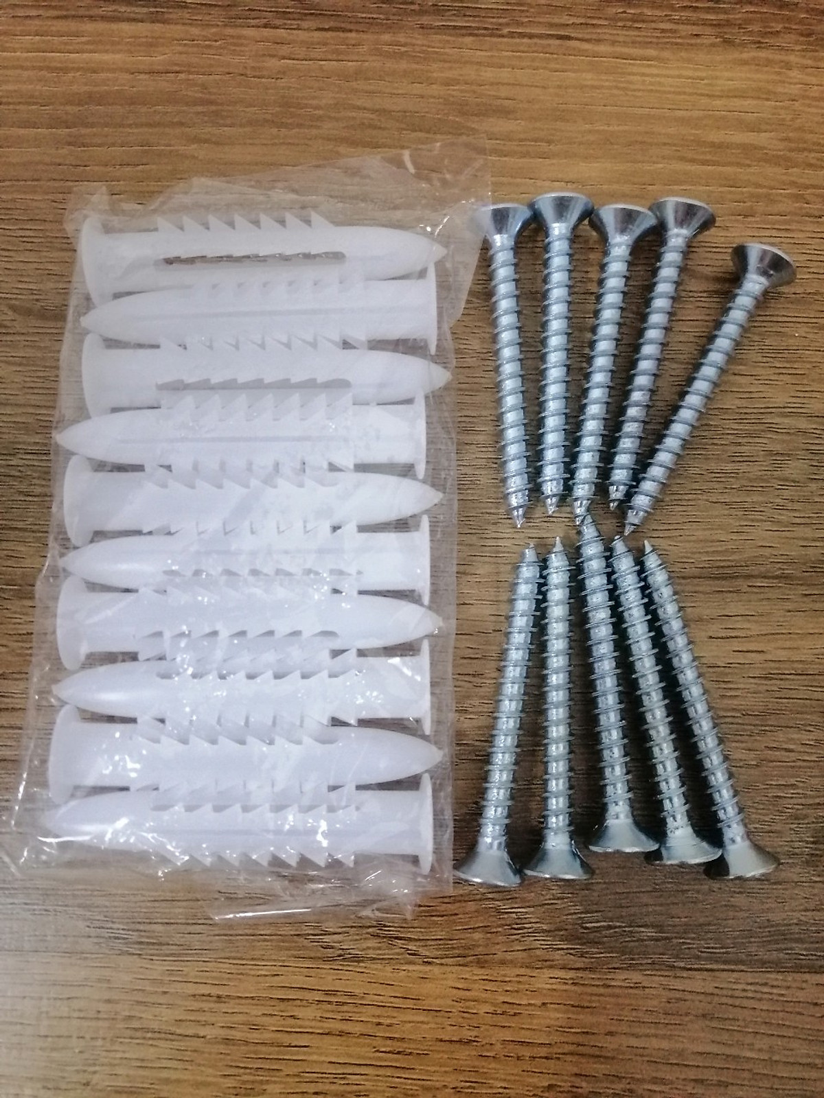 Bộ 10 vít tắc kê nhựa,kèm vít (tắc kê nhựa 10mm+vít 6x50mm)