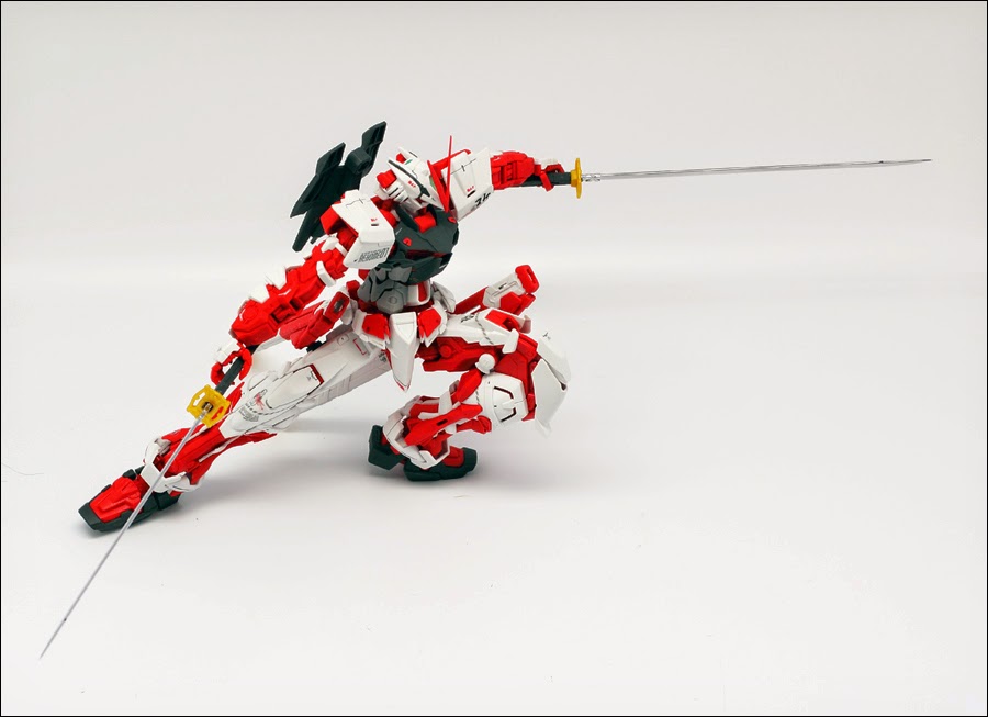 Mô hình lắp ráp Gundam Bandai MG Gundam Astray Red Frame Kai [GDB]