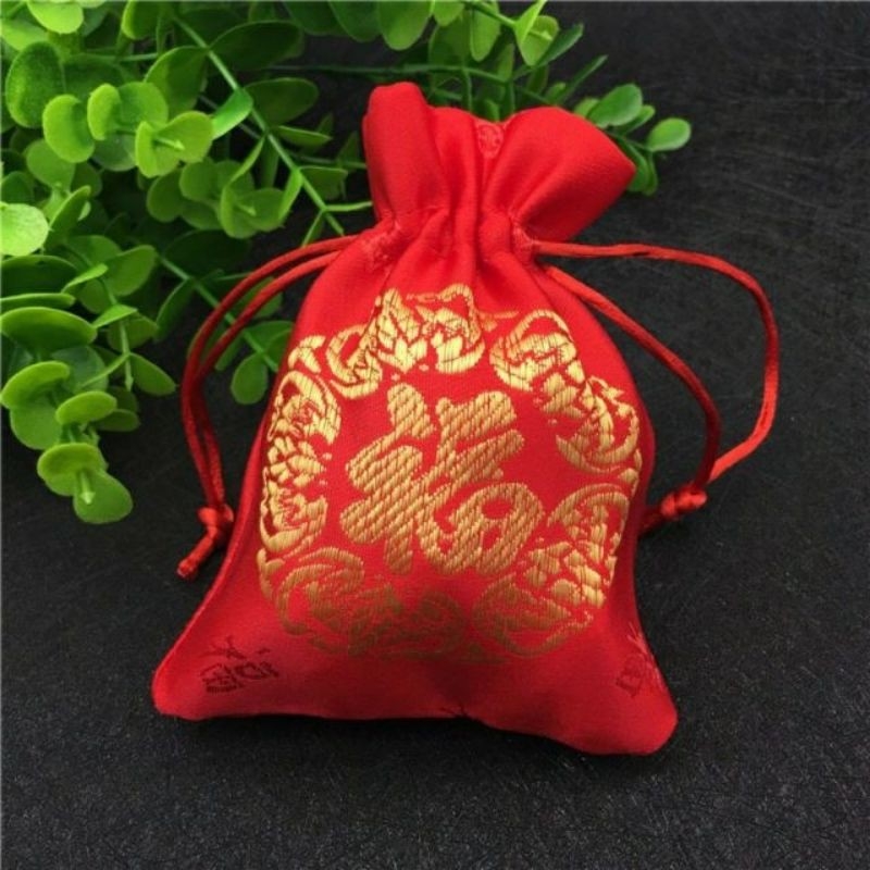 Túi gấm đỏ đựng đồ trang sức hoặc đồ phong thủy