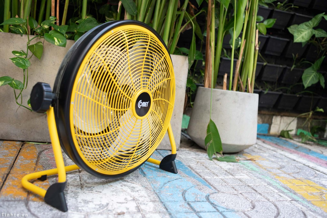 Quạt Sạc Comet 12 inch CRF1112 (25W)