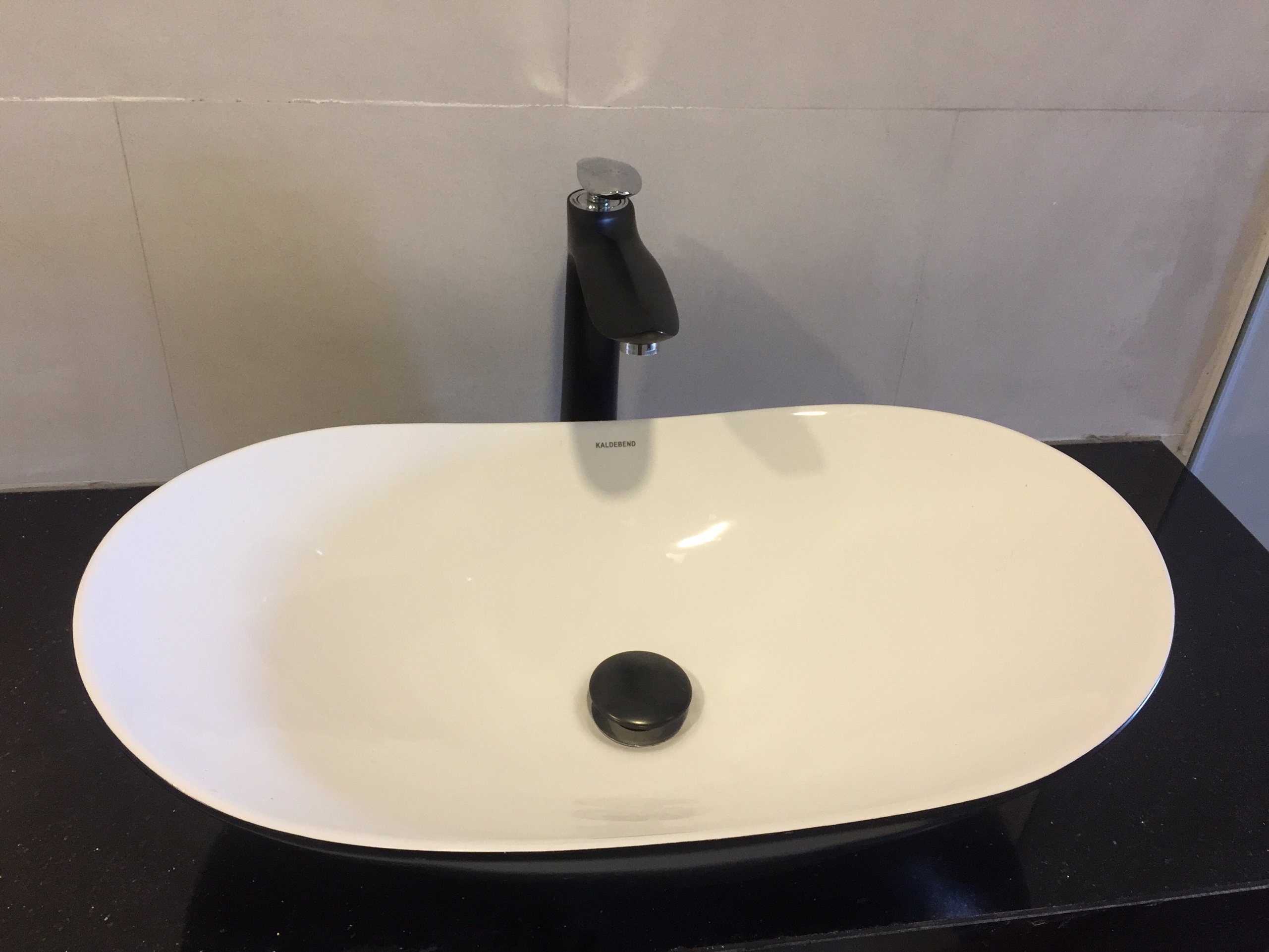 Chậu Lavabo rửa mặt đặt bàn cao cấp EBEC LV-03