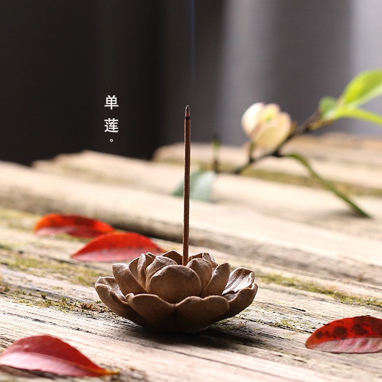 Hoa gốm cắm trầm nghệ thuật