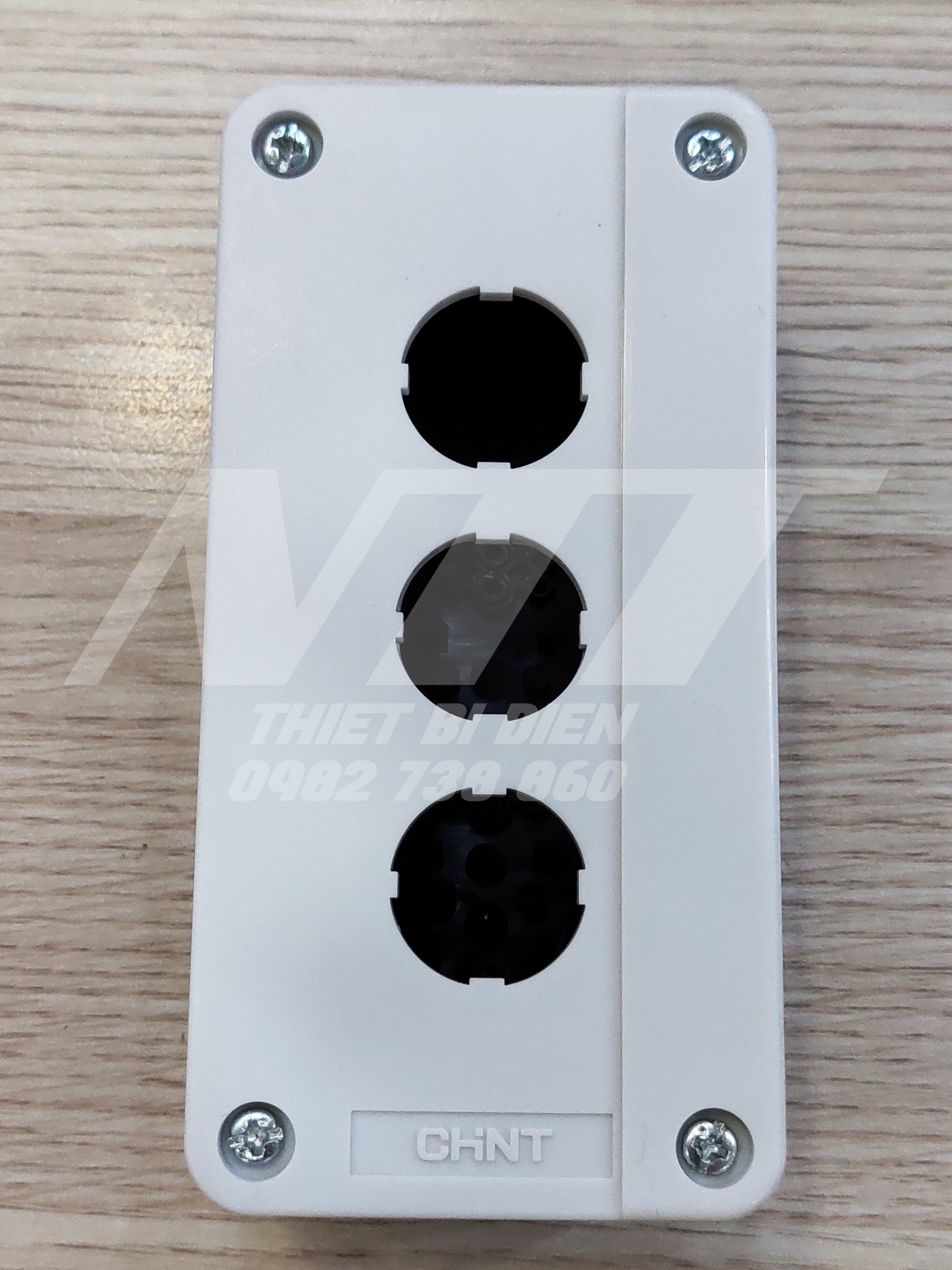 Hộp nút nhấn 3 lỗ phi 22 NP2-B03 Chint