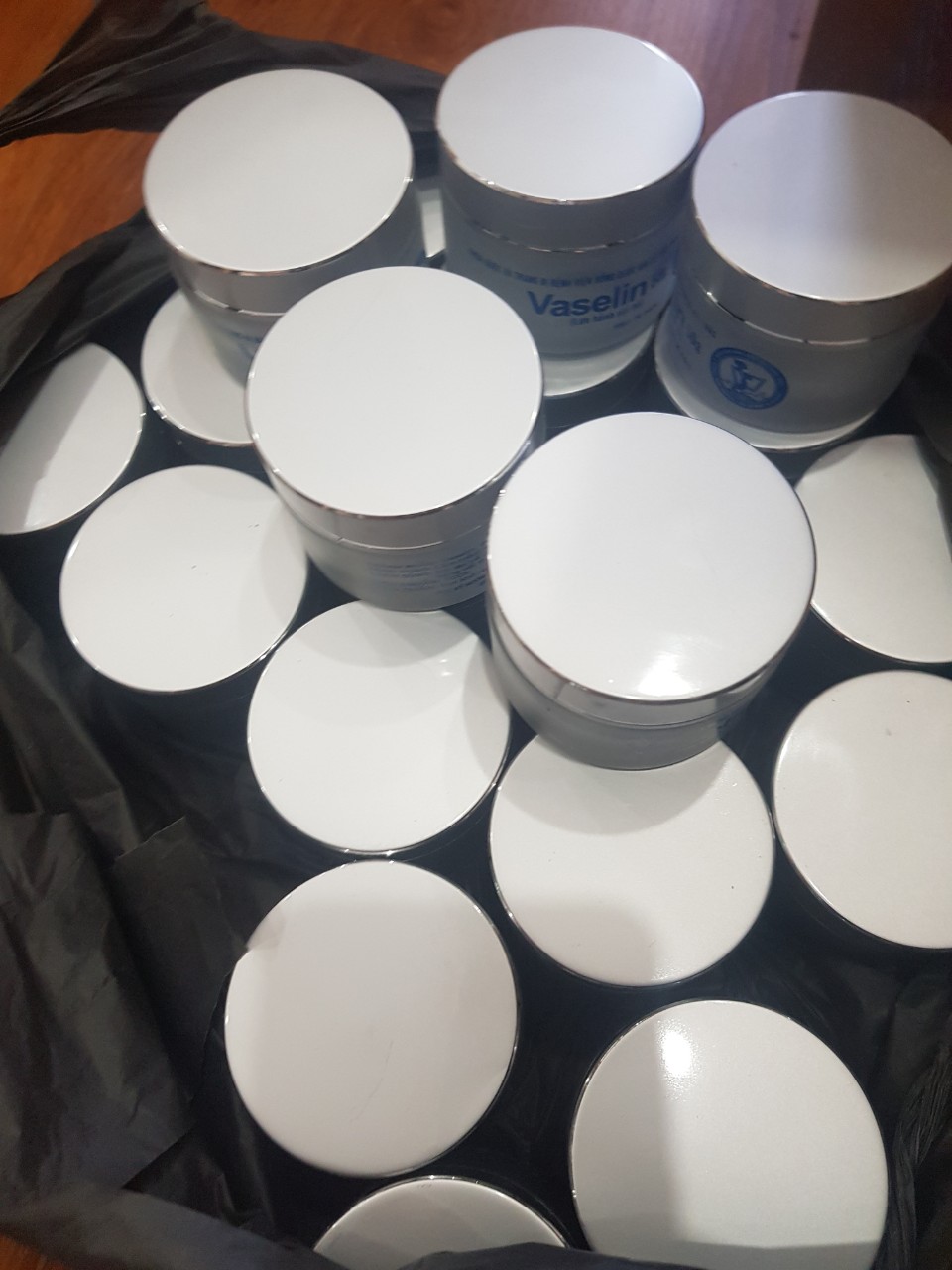 Kem dưỡng làm mềm da Vaseline Viện bỏng 50g (mẫu mới)