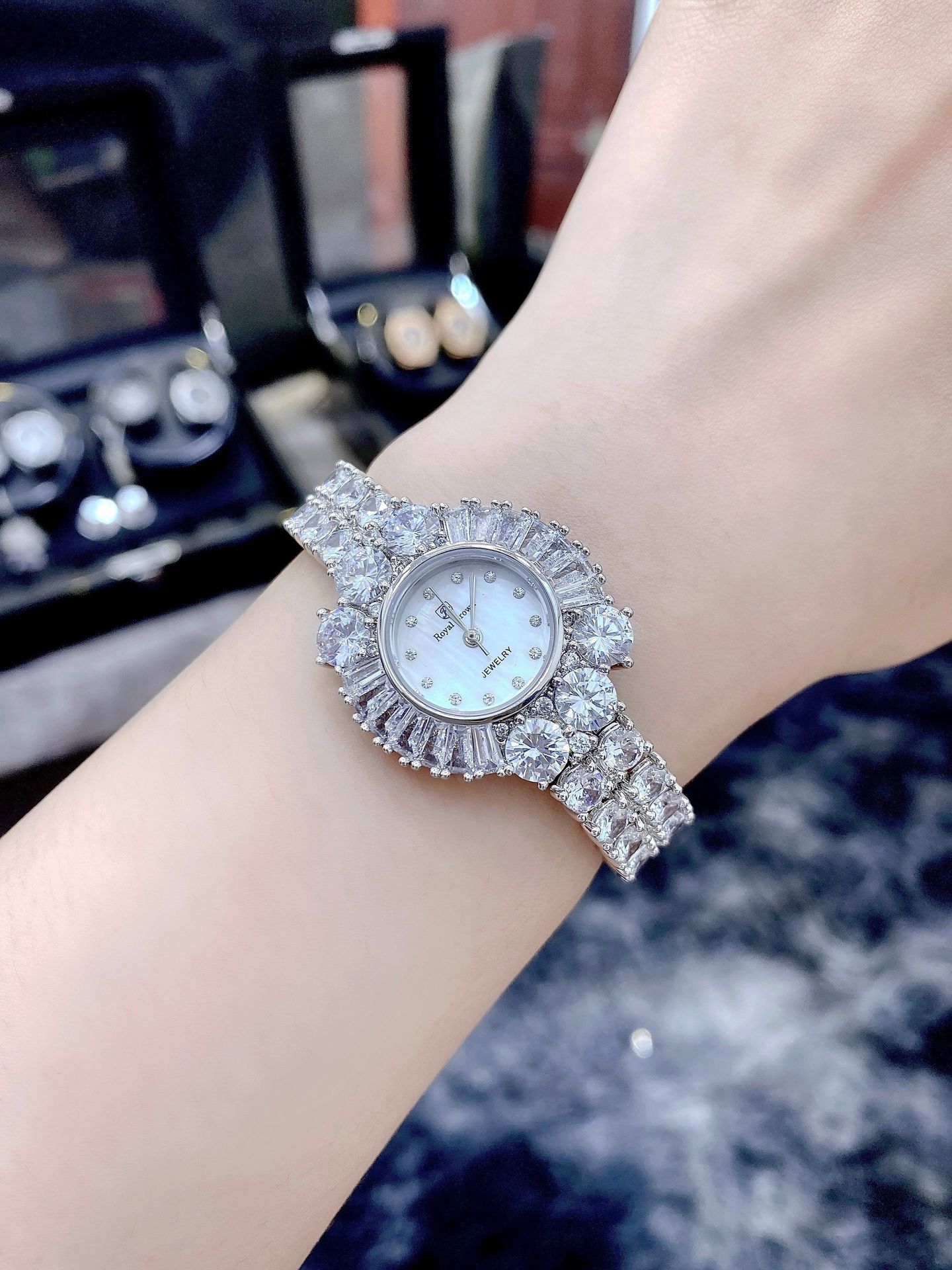 Đồng hồ nữ ROYAL CROWN 1412 fullbox