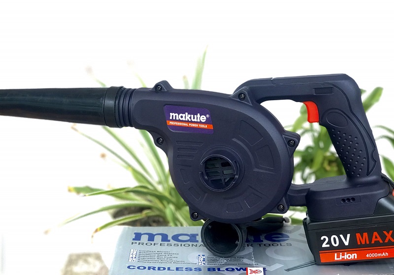 Máy thổi bụi dùng Pin Makute CPB001
