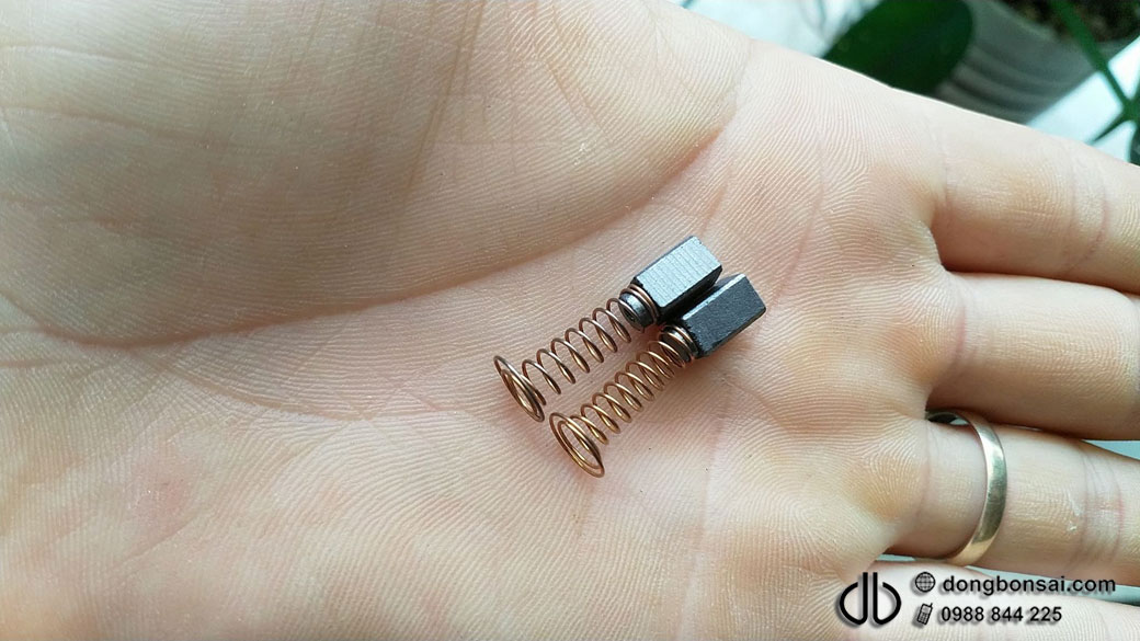 Chổi than máy mài trục 6mm